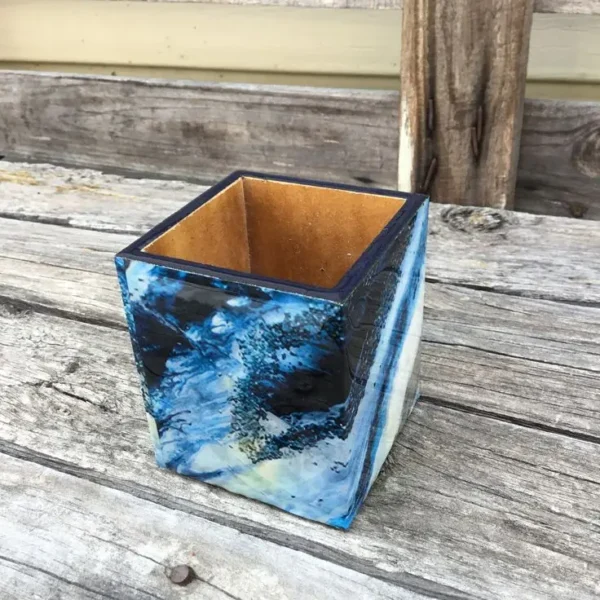 Antique Polished Resin Pen Stand Pen Holder With Multi Color for Office Use with Customized Shape and Size - Image 3