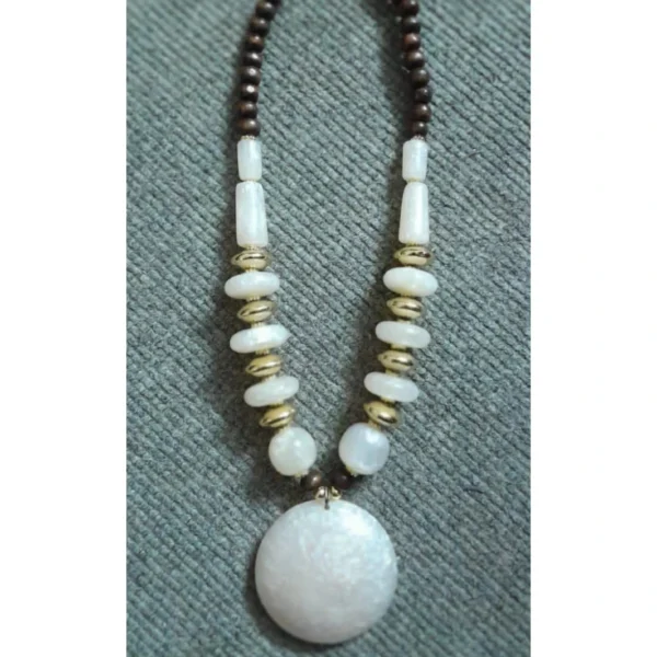 Famous Stylish Handicraft Resin Polished Bead Necklace Jewelry for Women's Fashion